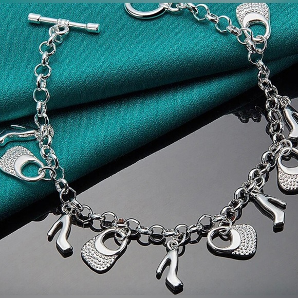 🎉 Heels & Handbags Charm Bracelet - Picture 4 of 5